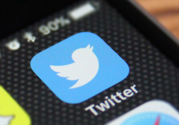 Twitter app phone logo